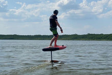 Lade das Bild in den Galerie-Viewer, E-Foil / 1h Kurs Gutschein / elektrisches Hydrofoil