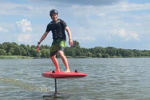 Lade das Bild in den Galerie-Viewer, E-Foil / 1h Kurs Gutschein / elektrisches Hydrofoil